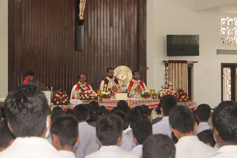 പ്രമാണം:Churchസർവീസ് 2.jpg