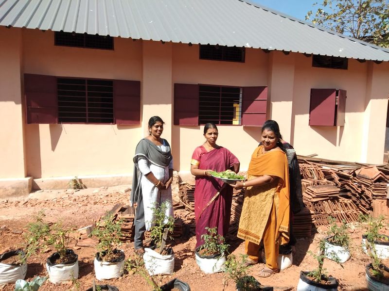 പ്രമാണം:ഓണത്തിന് ഒരു മുറം പച്ചക്കറി.jpg