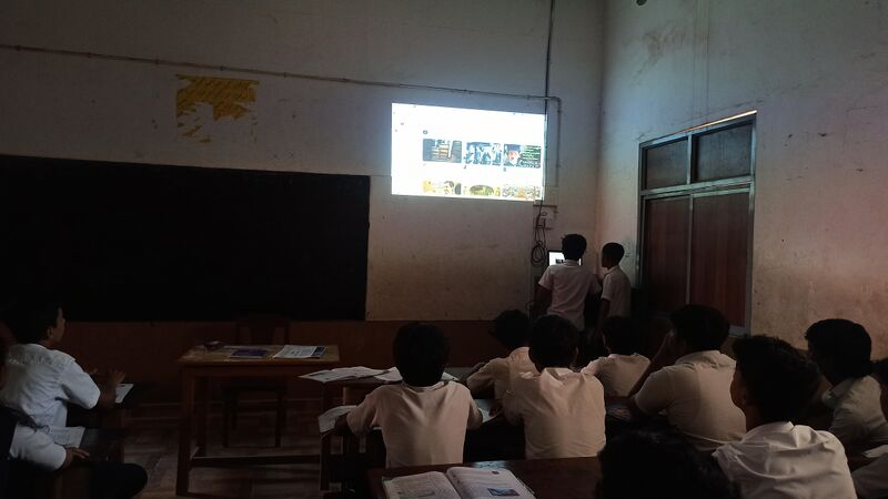 പ്രമാണം:12001 classroom.jpg