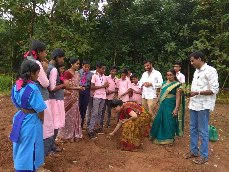 പ്രമാണം:13121 karshikam 2.jpg