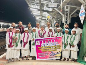 19015-Kalothsav-Vattappattu team @Railway station.jpeg