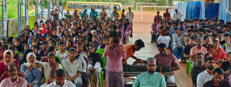 പ്രമാണം:19074 vijayaravam1.jpg