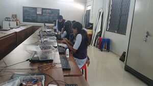 21060 KHSS ROBO WORK SHOP3.jpg