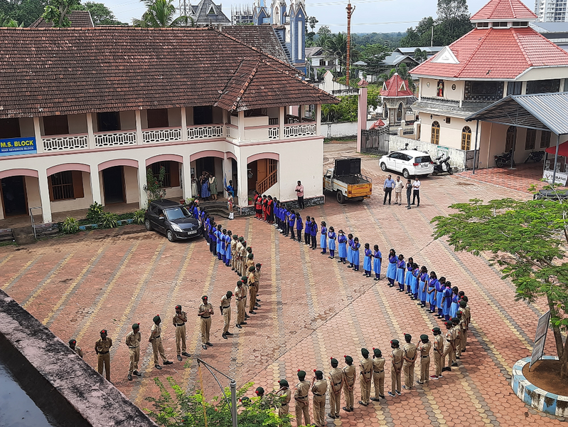 പ്രമാണം:37013 school ncc guides.png