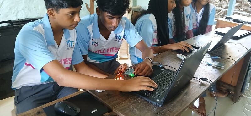 പ്രമാണം:38045 roboticfest2.jpg