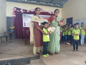 42611 Gandhibook.jpg