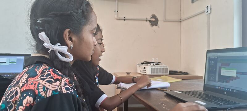 പ്രമാണം:44046 lk24 mobile5.jpg