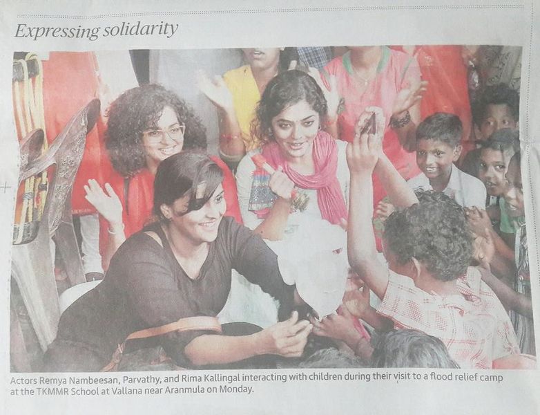 പ്രമാണം:Actresses visit for flood relief.jpg