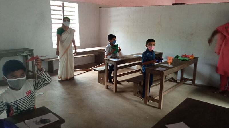 പ്രമാണം:BS21 KLM 40215 1.jpg