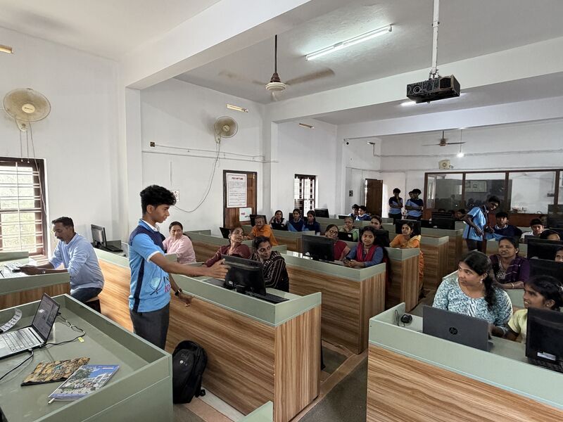 പ്രമാണം:CHSS AI CLASS FOR PARENTS,.JPG