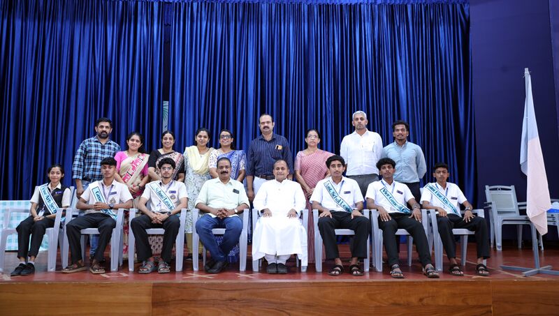 പ്രമാണം:Stdnts c.jpg