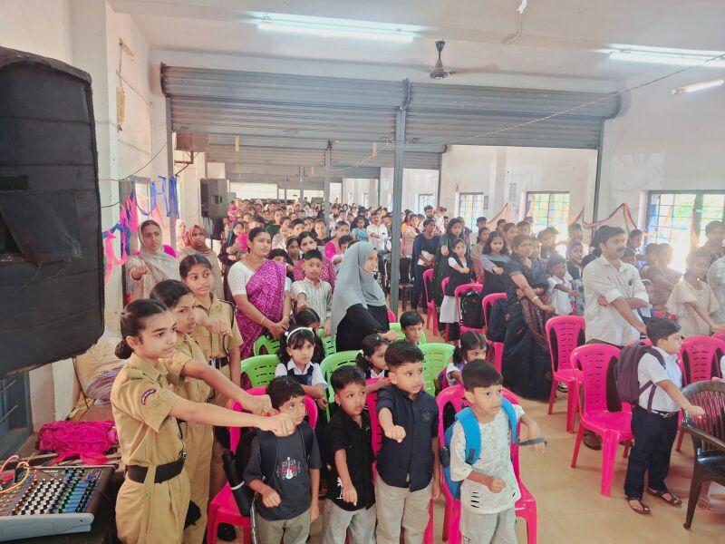 പ്രമാണം:14020-praveshanolsavam 3.jpg