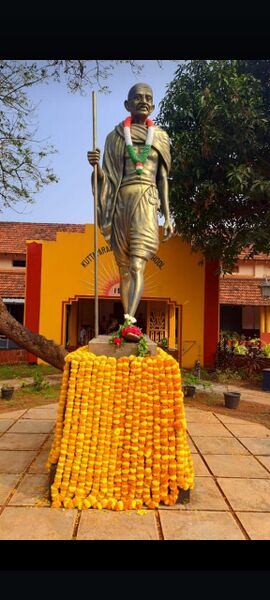 പ്രമാണം:14040 GANDHI STATUE.jpeg