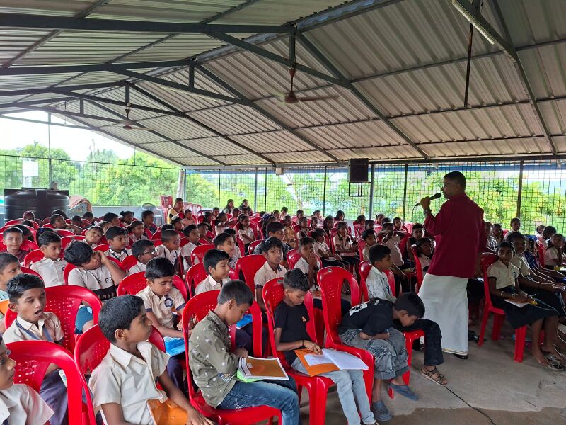 പ്രമാണം:21706 vayanolsavam 01.jpg