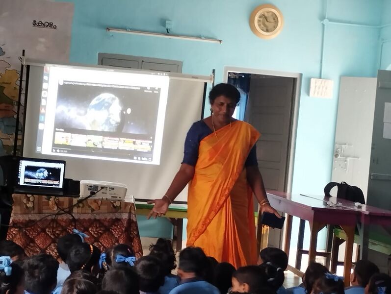 പ്രമാണം:26516-hitech photos.jpg