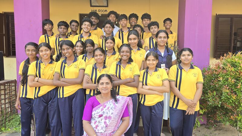 പ്രമാണം:35051 LKബാച്ച്.jpg