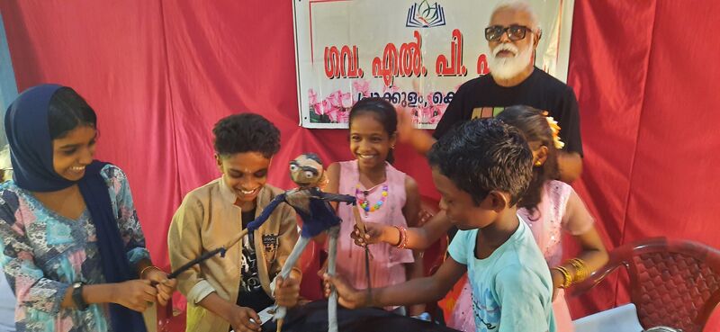 പ്രമാണം:41409 pavakali 1.jpg