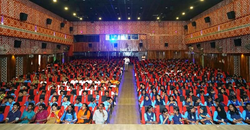 പ്രമാണം:42021 10978989.jpg