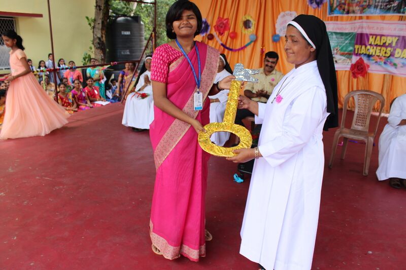 പ്രമാണം:44039 teachers day1.jpeg