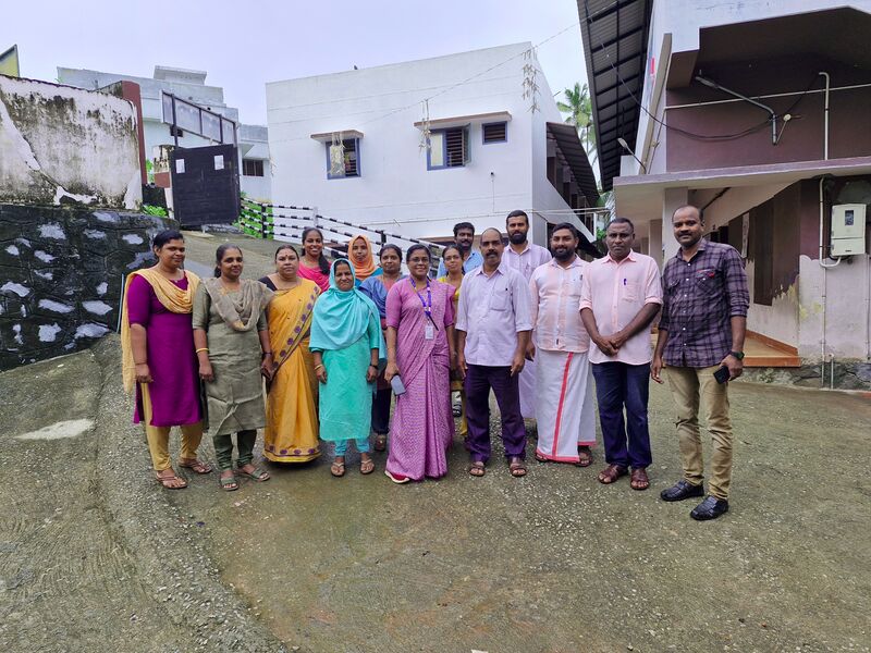 പ്രമാണം:44223 aeo visit.jpg