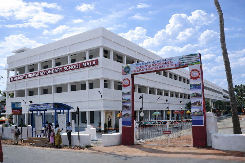 പ്രമാണം:St.antonys Schoolphoto.png