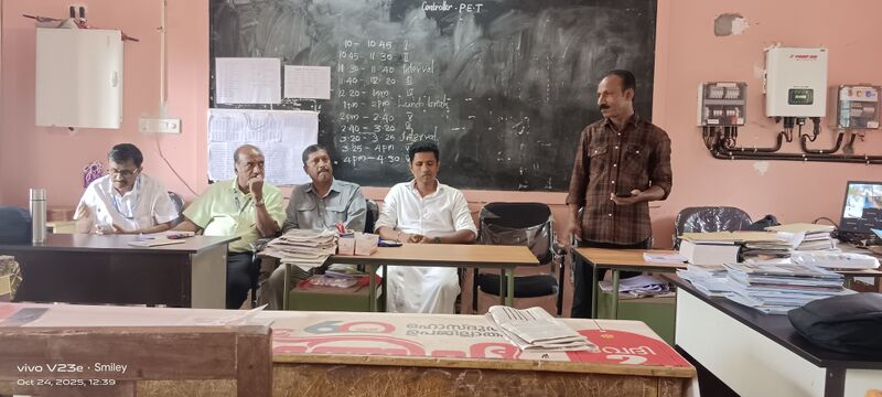 പ്രമാണം:12027 deo visit2.jpg