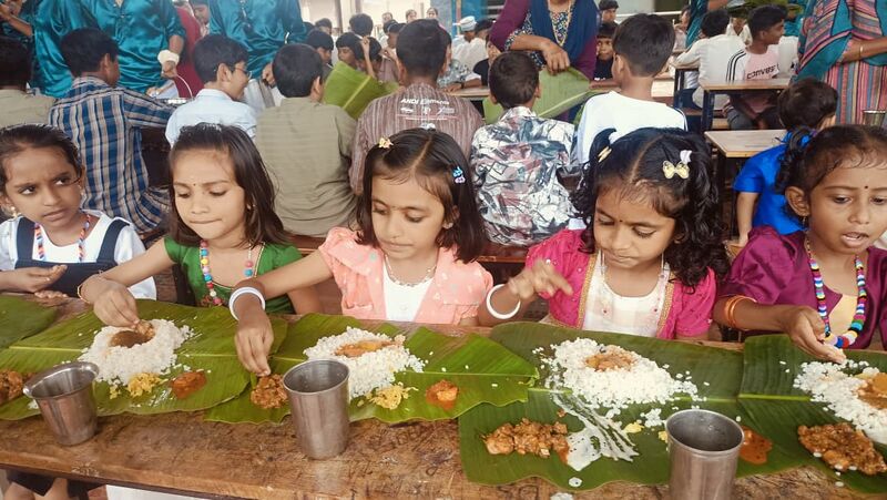 പ്രമാണം:12039 onam1.jpg