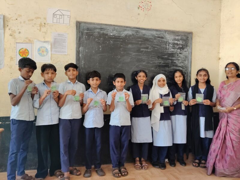 പ്രമാണം:12069 veg seeds.jpg