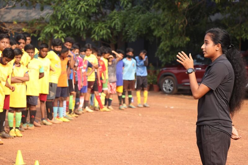 പ്രമാണം:16007-football 3.jpg