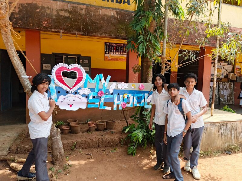 പ്രമാണം:17003 I LOVE MY SCHOOL.jpeg