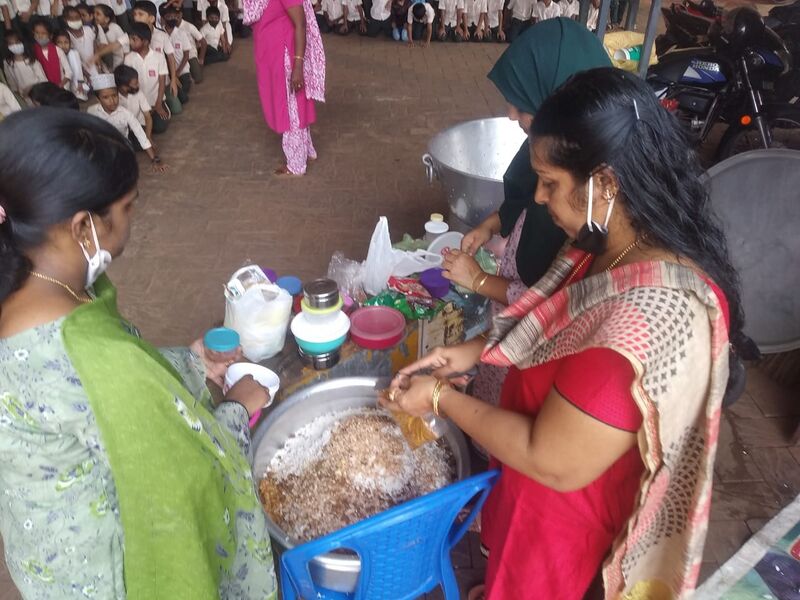 പ്രമാണം:19413 അവിൽ മേള 5.jpeg