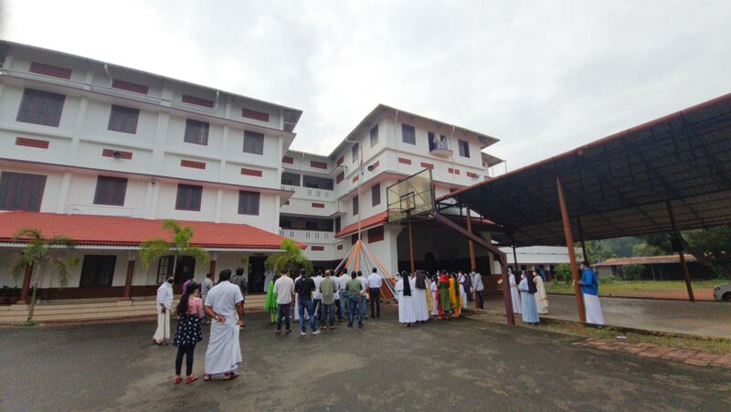 പ്രമാണം:25024 indday (1).jpg