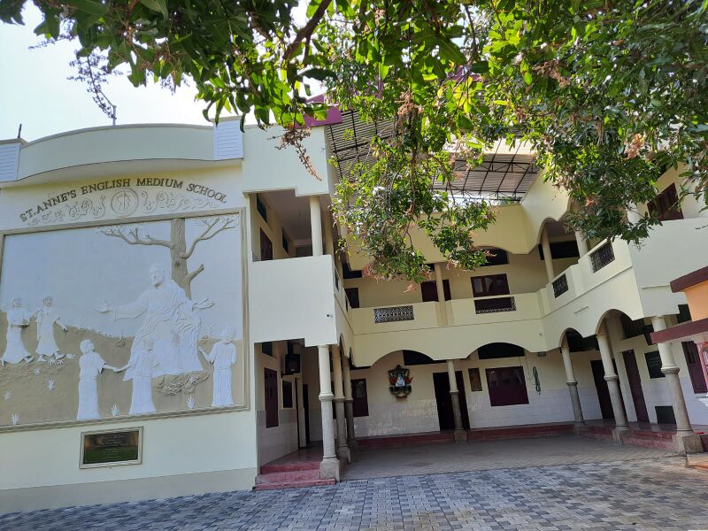 പ്രമാണം:26243 school picture.jpeg