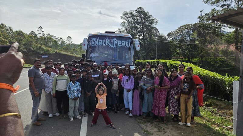 പ്രമാണം:36064 school tour1.jpg