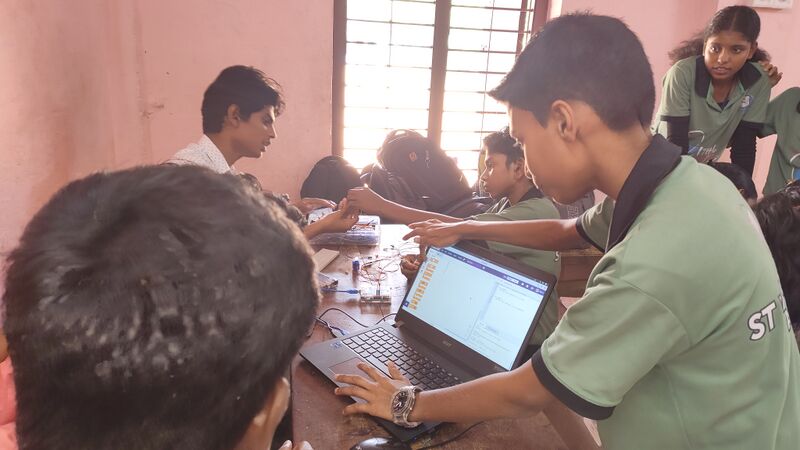 പ്രമാണം:38004 robo class.jpeg