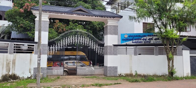 പ്രമാണം:43040 school gate .jpg