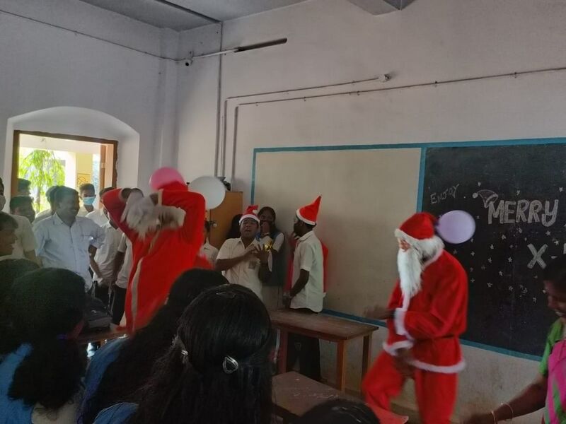 പ്രമാണം:44018 christmas 3.jpg