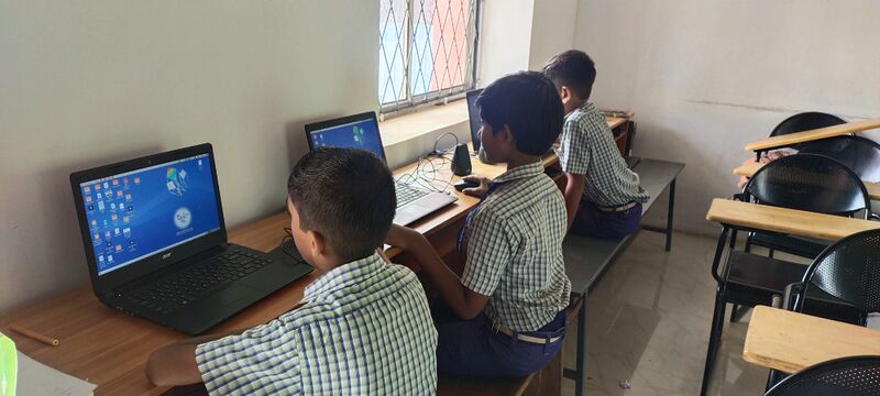 പ്രമാണം:AISUPS-25857-LAB.jpg
