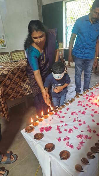 പ്രമാണം:Aksharadeepamtheliyikal44249.jpg