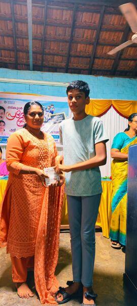 പ്രമാണം:Praveshnolsavam2 42555.jpg