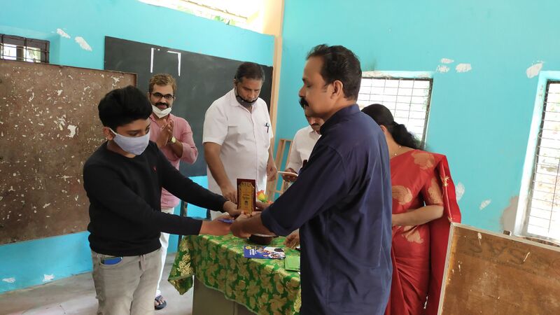 പ്രമാണം:Uss 2.resized.jpg