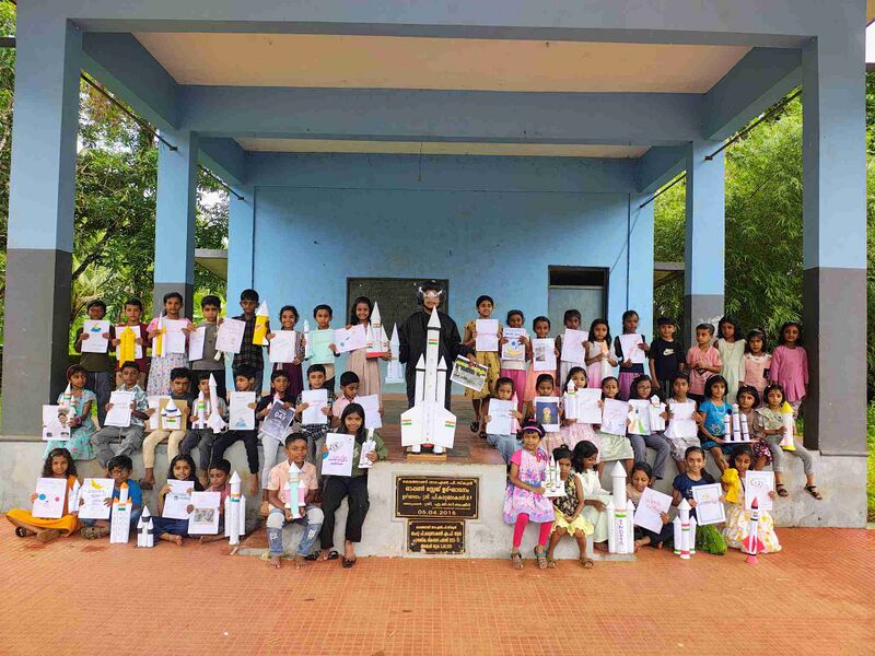 പ്രമാണം:12506-kgd-2025 moon day.jpg