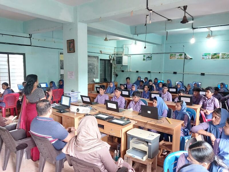 പ്രമാണം:18028 lk camp.jpg