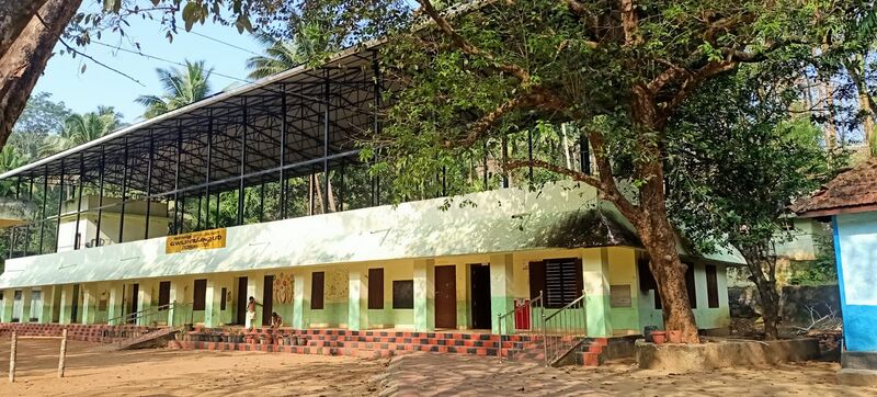 പ്രമാണം:23202 School Premise.jpeg