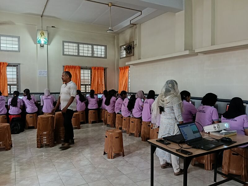 പ്രമാണം:28002-remedial class 5.jpg