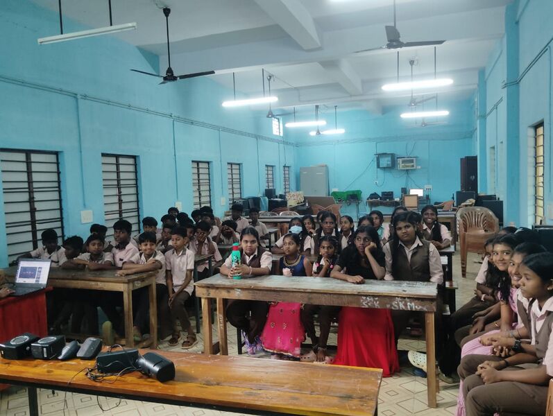 പ്രമാണം:36064-MOON DAY 2.jpg