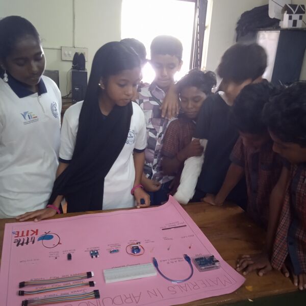 പ്രമാണം:40023 LK robofest(2).jpg