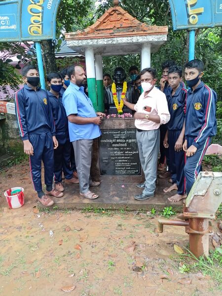 പ്രമാണം:44021 statue cleaning 4.jpg