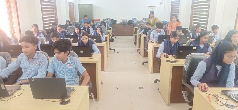 പ്രമാണം:48052-hitech -lab.jpg