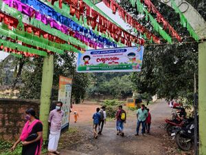 48544 school reopen.jpg